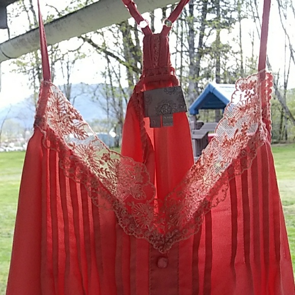 Top - Picture 2 of 3